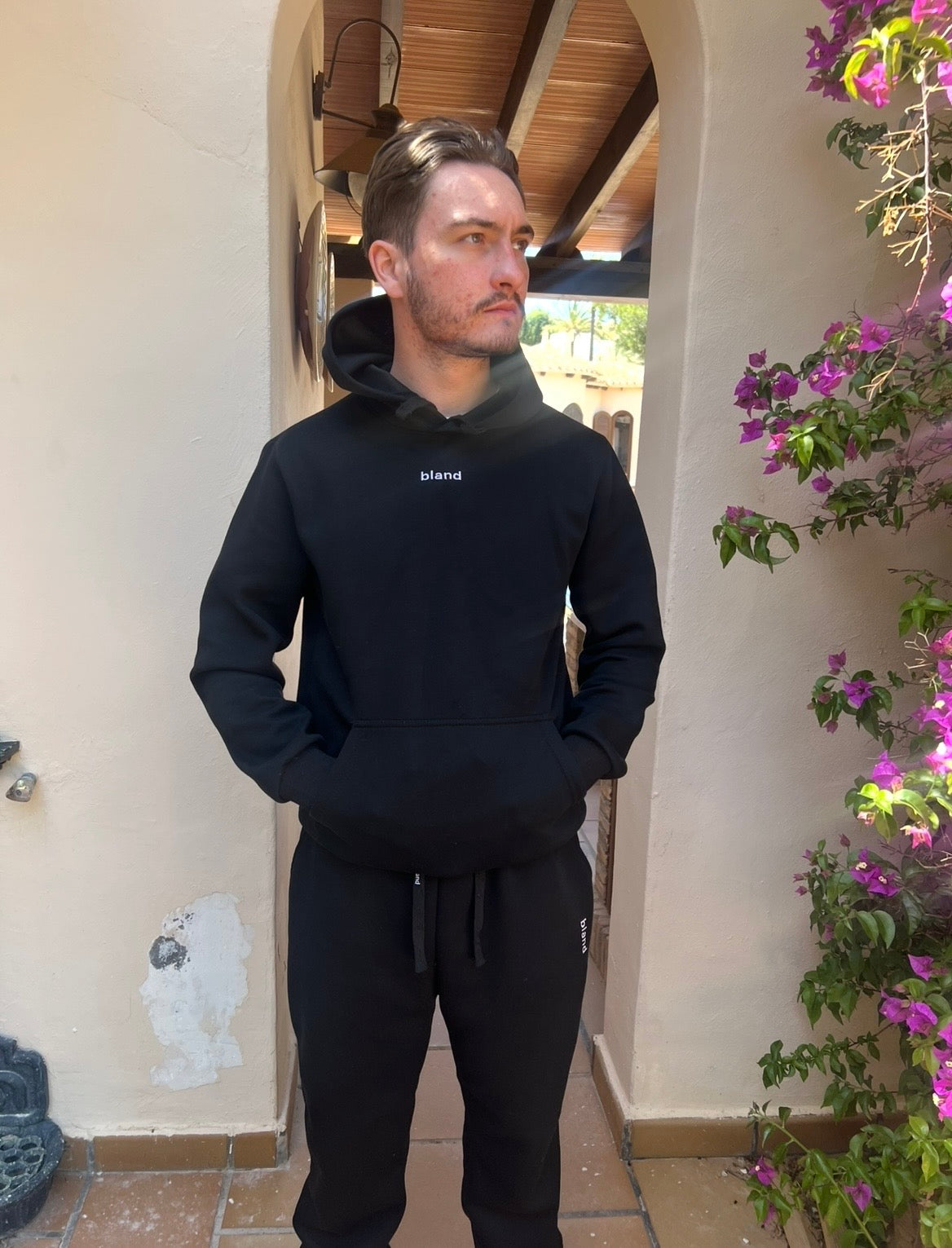 bland hoodie - BLACK